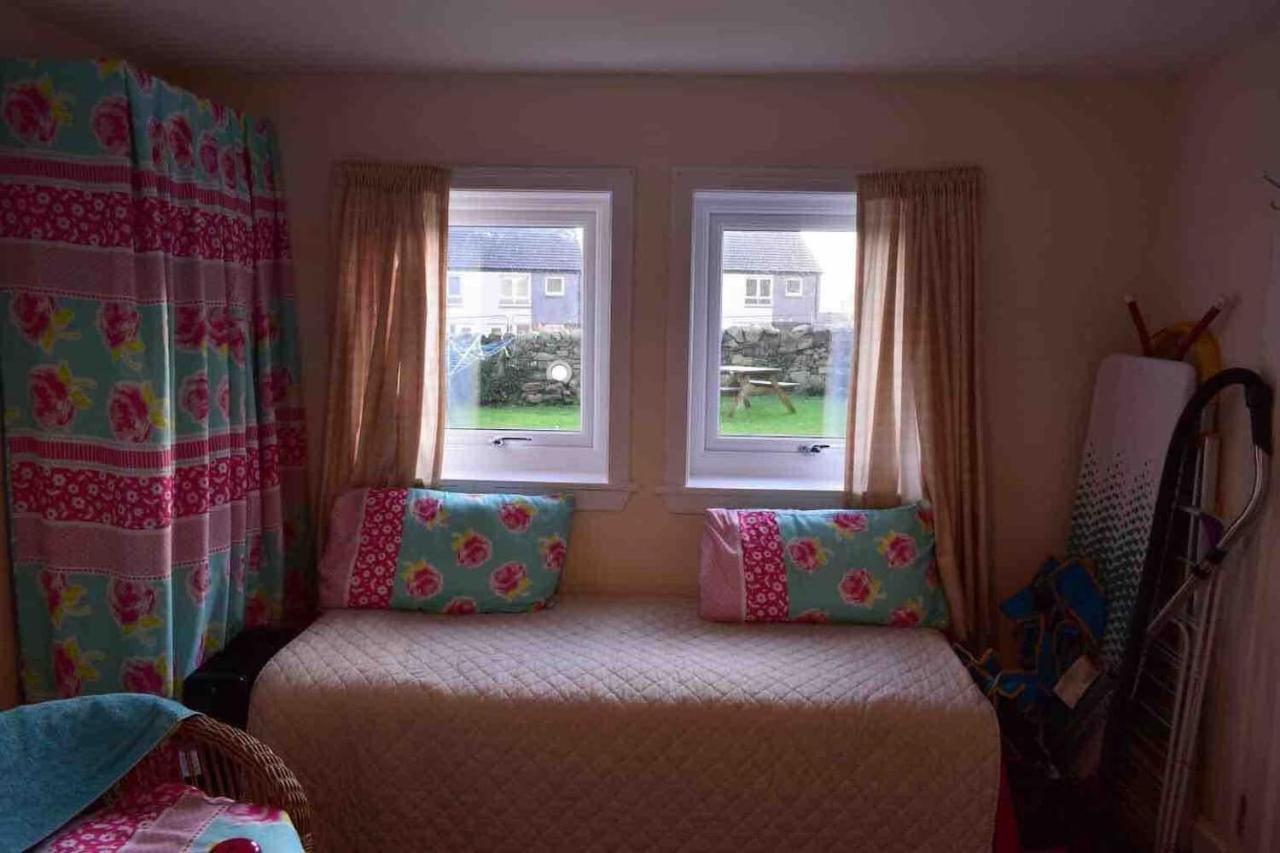 Quaint And Quirky Former Crofters Cottage In Port Ellen Exterior photo